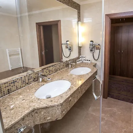 Merchants Crown And מלון 5*