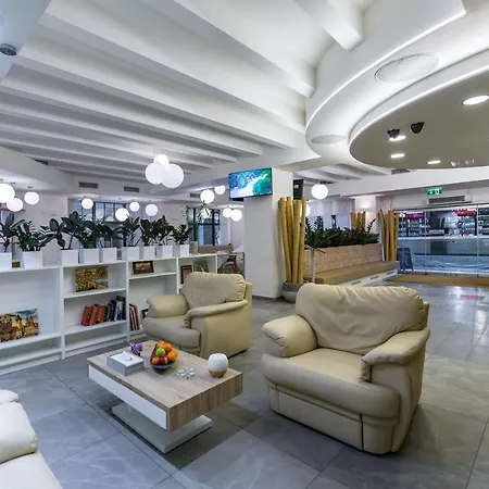 מלון Merchants Crown And 5*