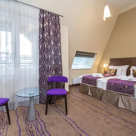Hotell Merchants Crown And 5*