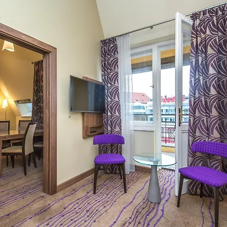 Merchants Crown Suites And Spa Hotel 5*