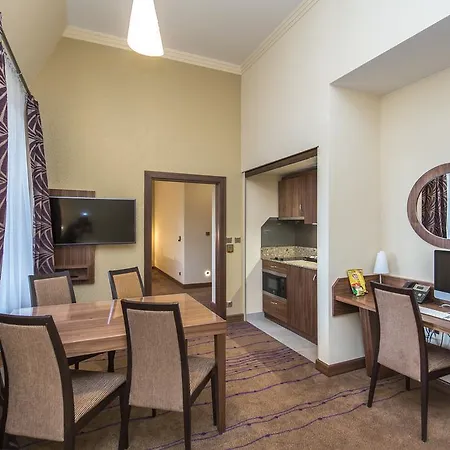 Merchants Crown And Hotell Prag
