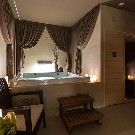 Merchants Crown And 5* براغ