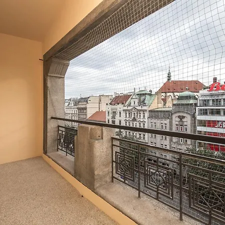 Merchants Crown And Hotel Prag