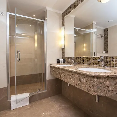 Merchants Crown And 5* Prag