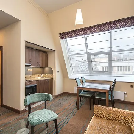 Merchants Crown Suites And Spa Hotel