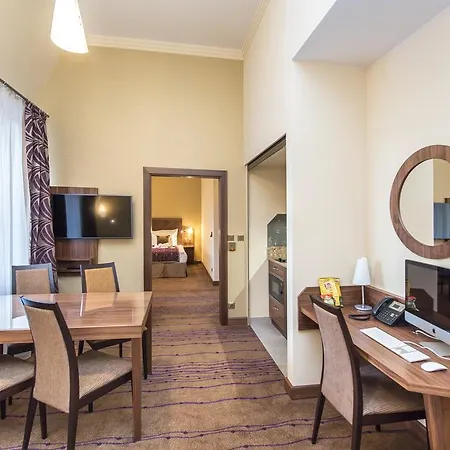 Merchants Crown And 5* Prag