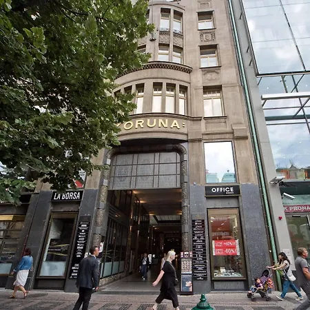 Merchants Crown And Hotell Prag