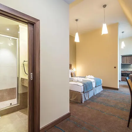 Merchants Crown And Hotell Prag