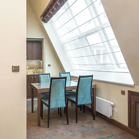 Hotell Merchants Crown And 5*